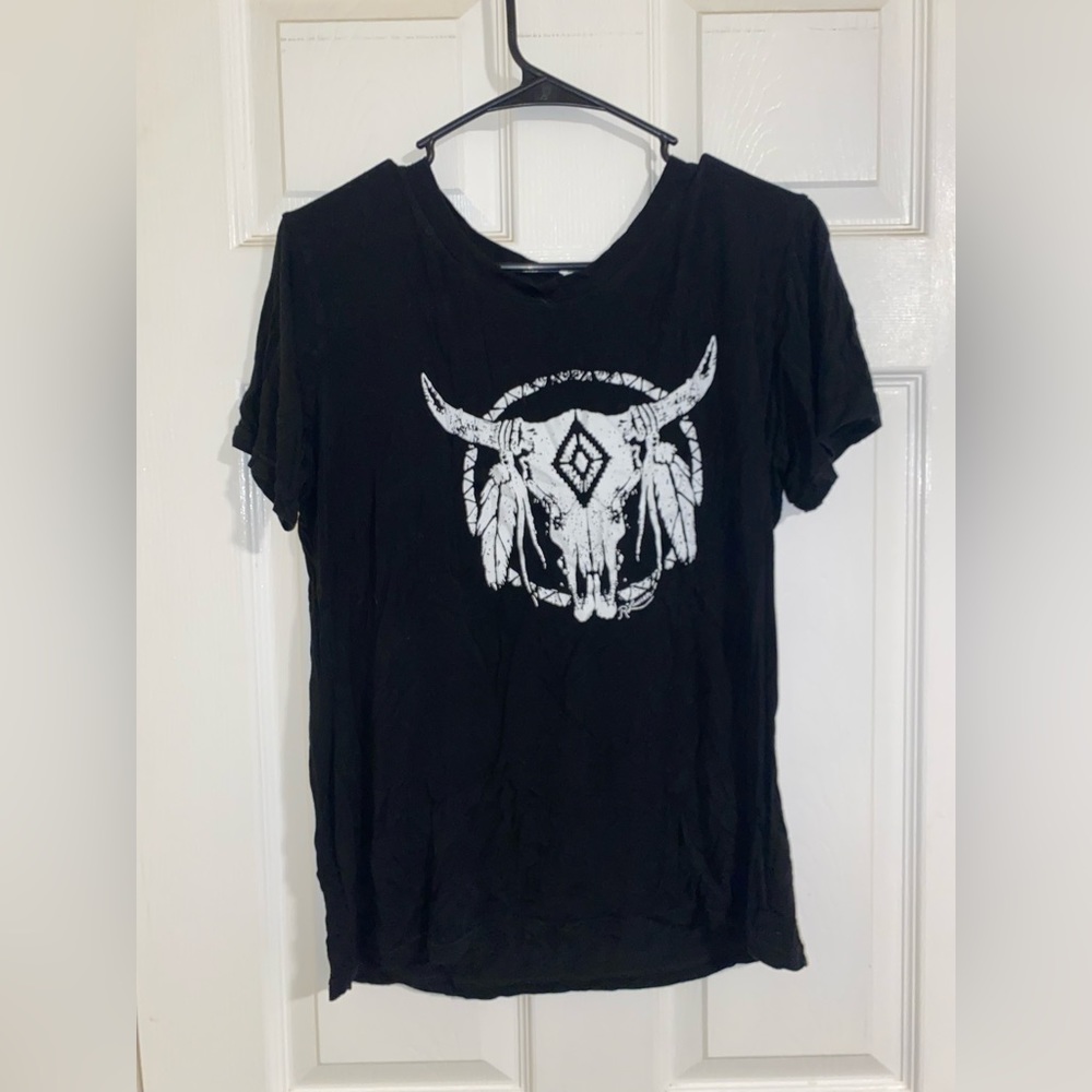 womens bull skull graphic tee!